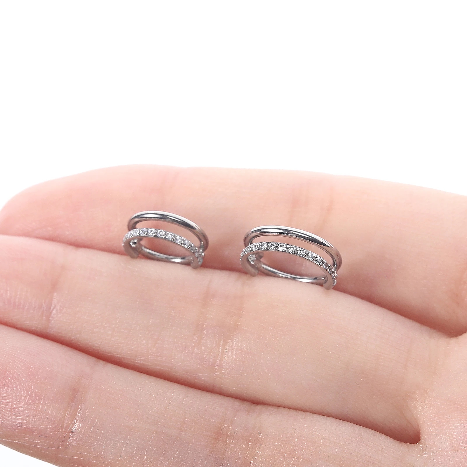 G23 16G Titanium CZ Row Conch  - مراجعة Conch Earring Hoop وسعره