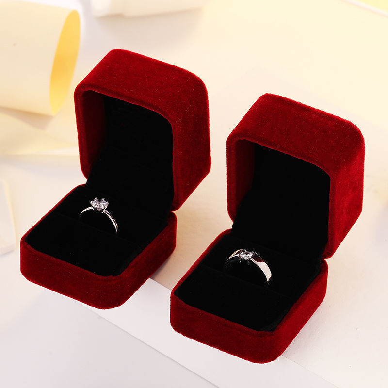 Square Red Engagement Velvet E - مراجعة Body Jewelry Display وسعره