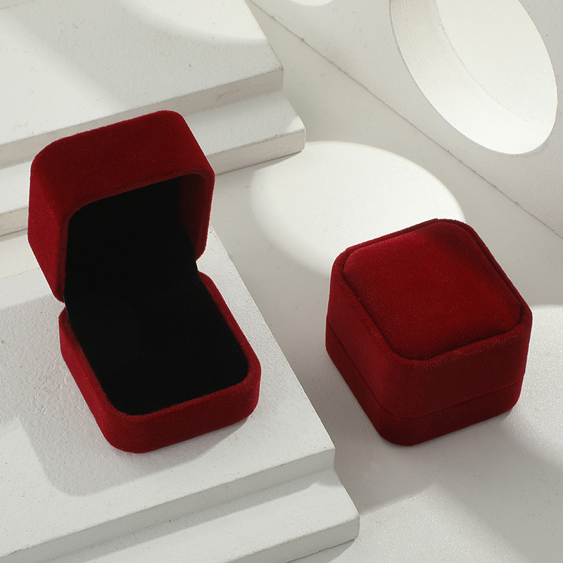 Square Red Engagement Velvet E - مراجعة Body Jewelry Display وسعره