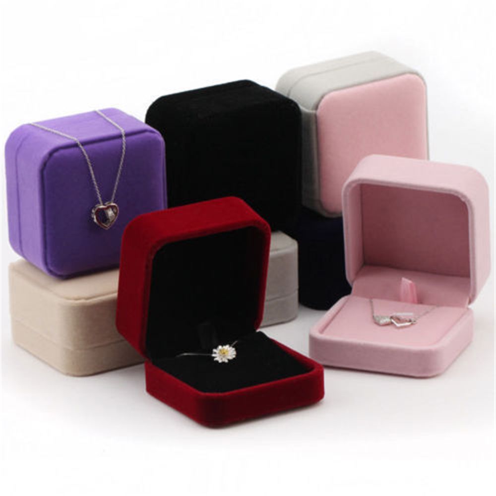 Square Red Engagement Velvet E - مراجعة Body Jewelry Display وسعره
