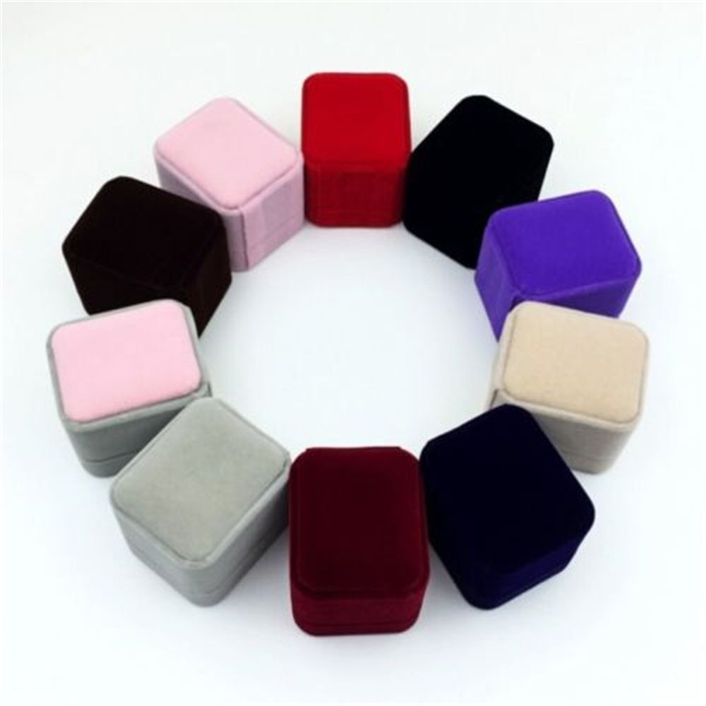 Square Red Engagement Velvet E - مراجعة Body Jewelry Display وسعره