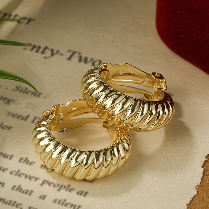 Stainless Steel Croissant Chun - مراجعة Body Jewelry Hypoallergenic وسعره