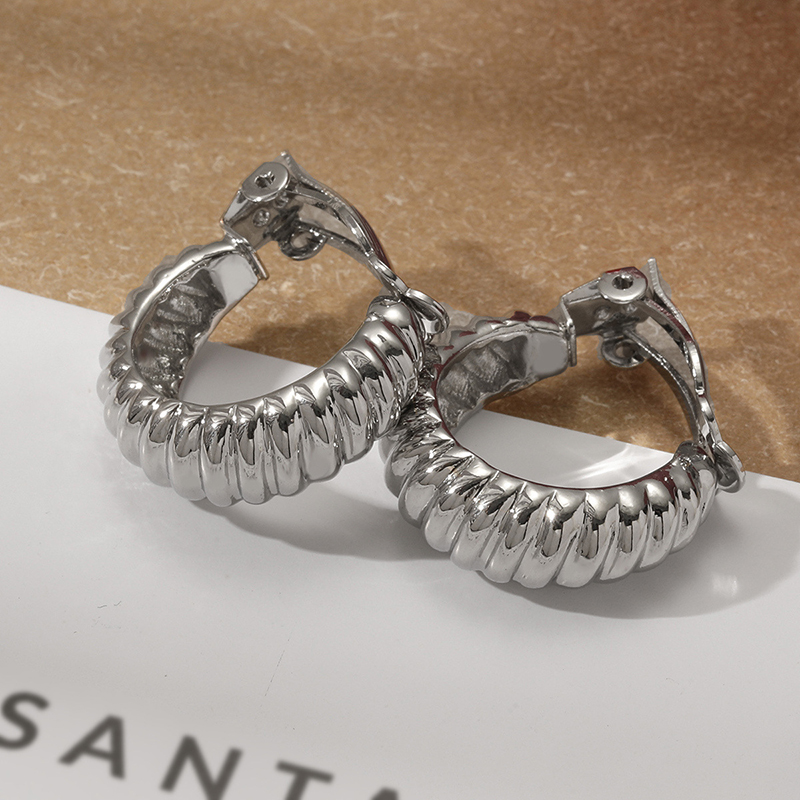 Stainless Steel Croissant Chun - مراجعة Body Jewelry Hypoallergenic وسعره