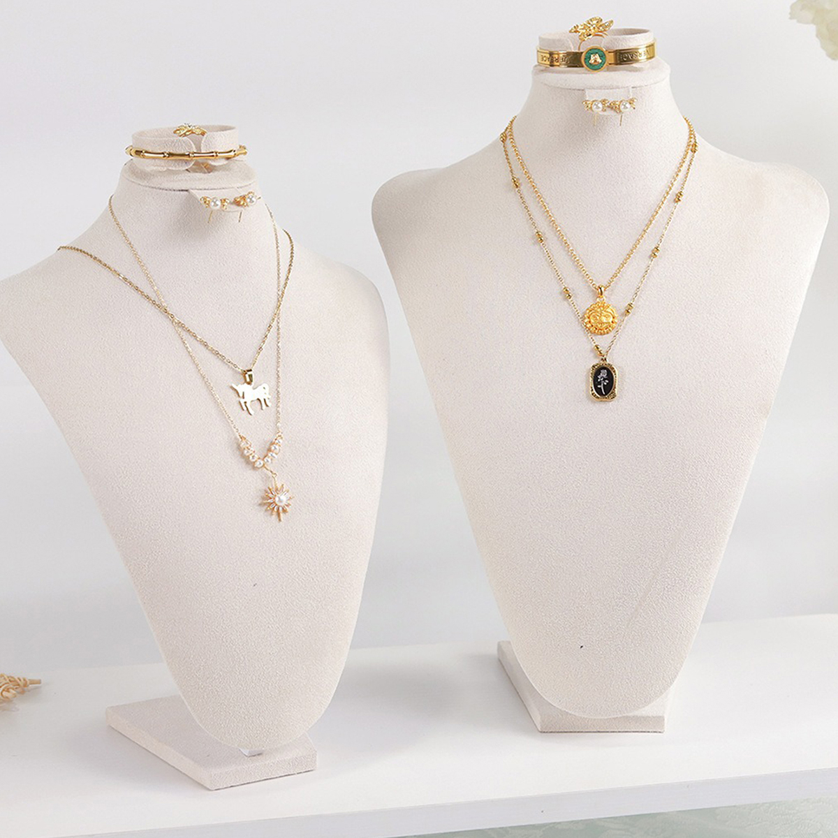 Body Velvet Jewelry Display Bu - مراجعة Body Jewelry Display Case وسعره